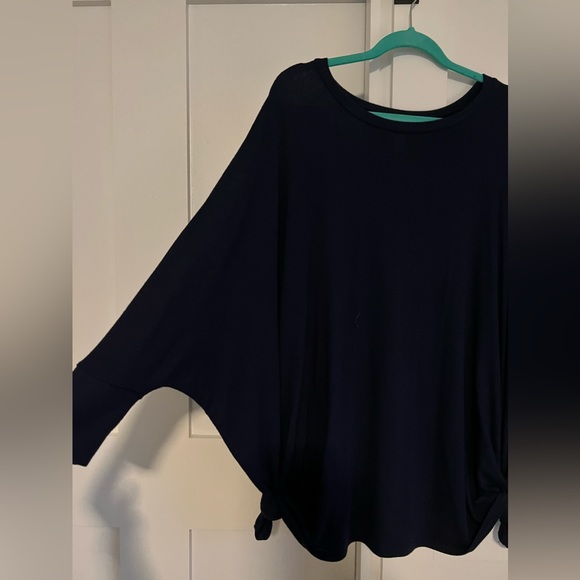 Long flowy mid sleeve top - Picture 2 of 3